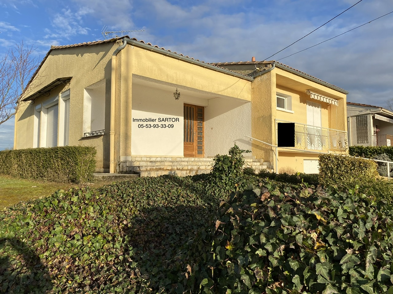 MIRAMONT villa avec jardin et soussol.